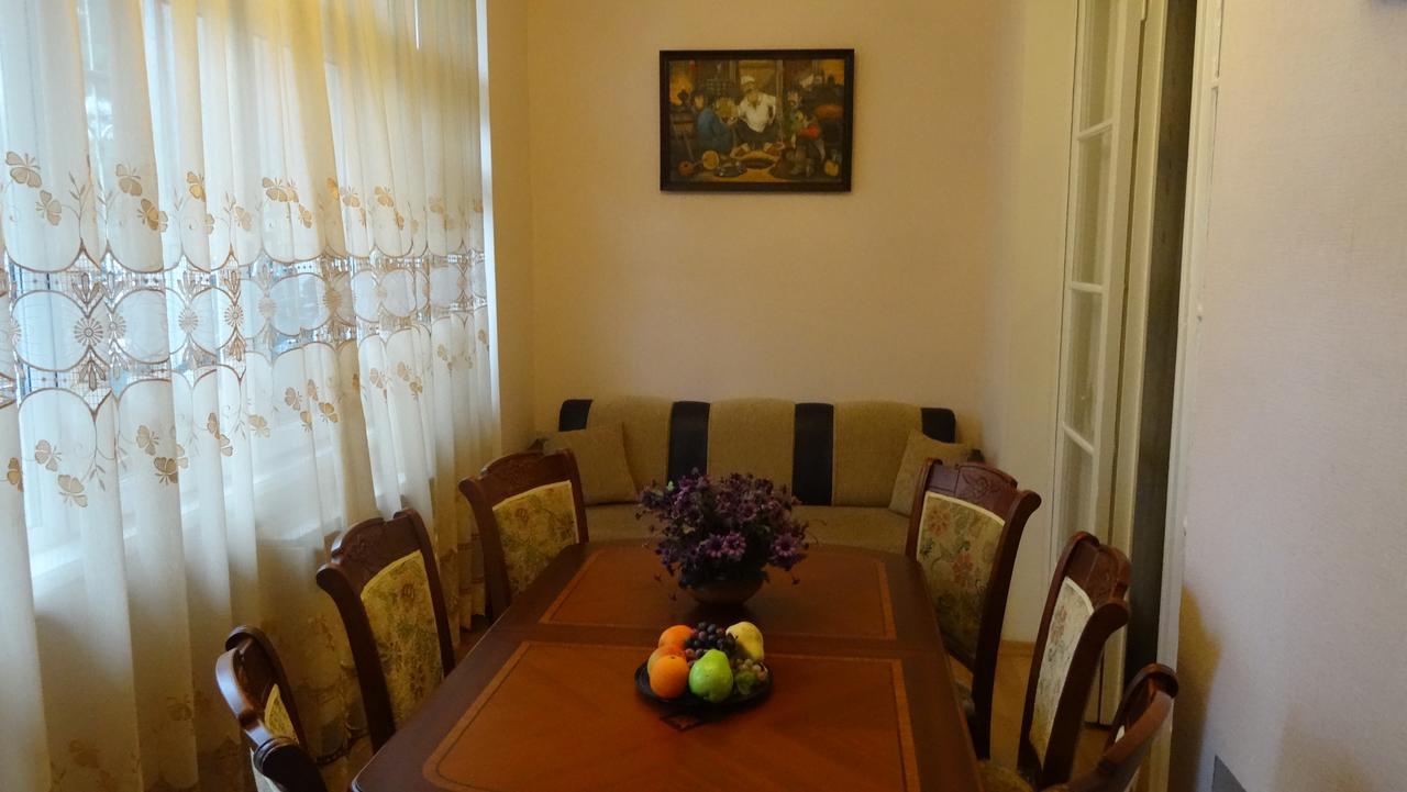 Apartment Vake-Saburtalo Тбілісі Екстер'єр фото